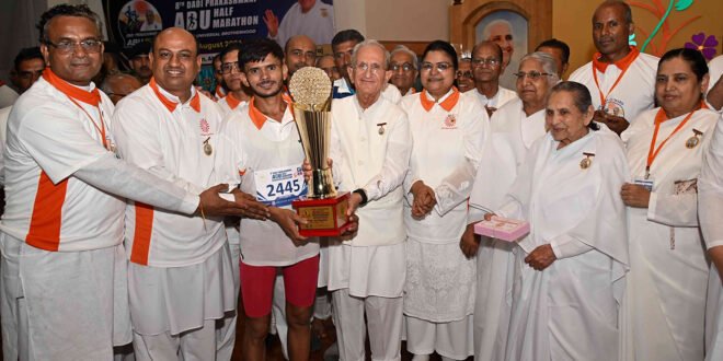 अरावली की पहाड़ियों को नापते हुए 3000 रनर्स पहुंचे पांडव भवन, देवाराम और अर्पिता सैनी बने विजेता